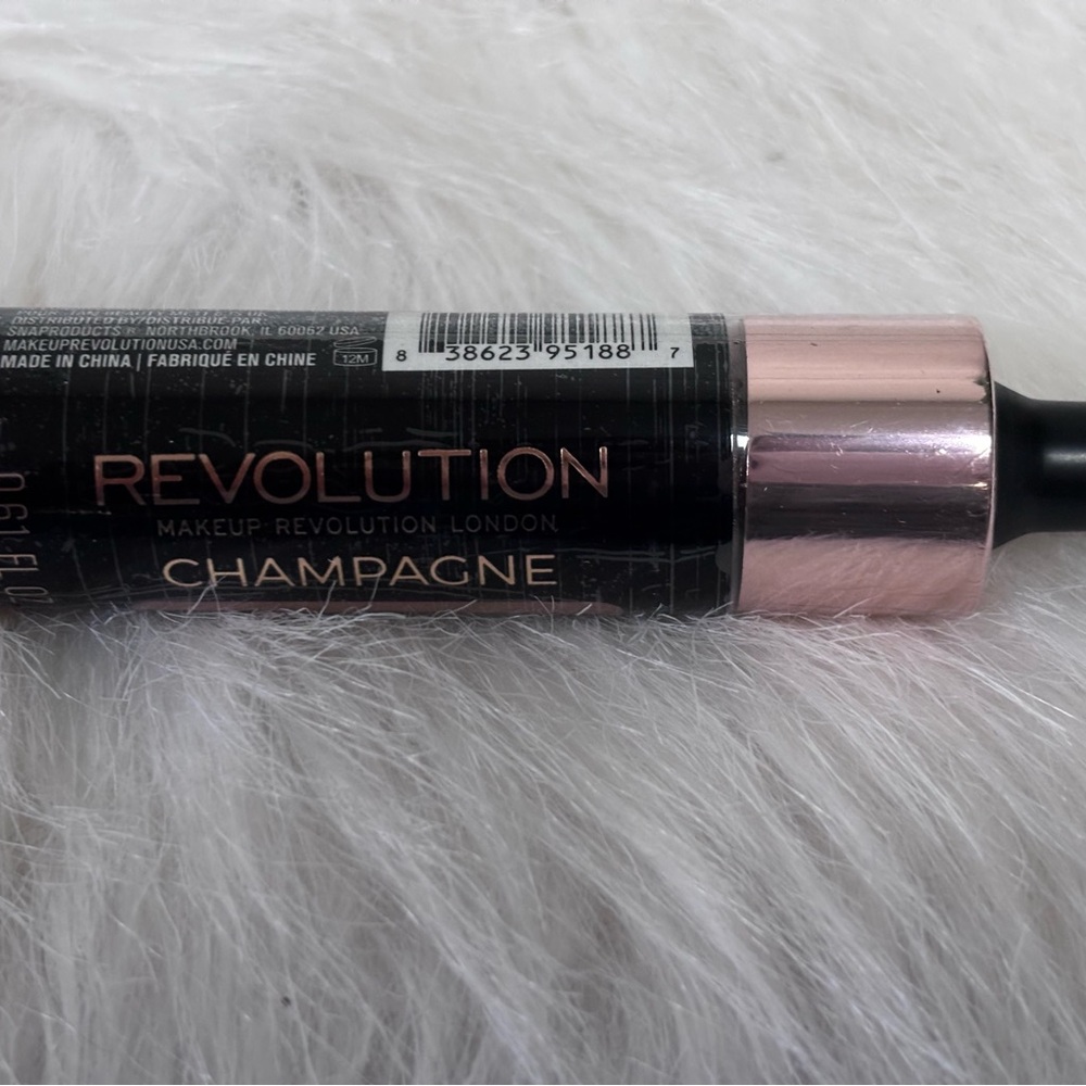 Makeup Revolution Liquid Highlighter - Champagne